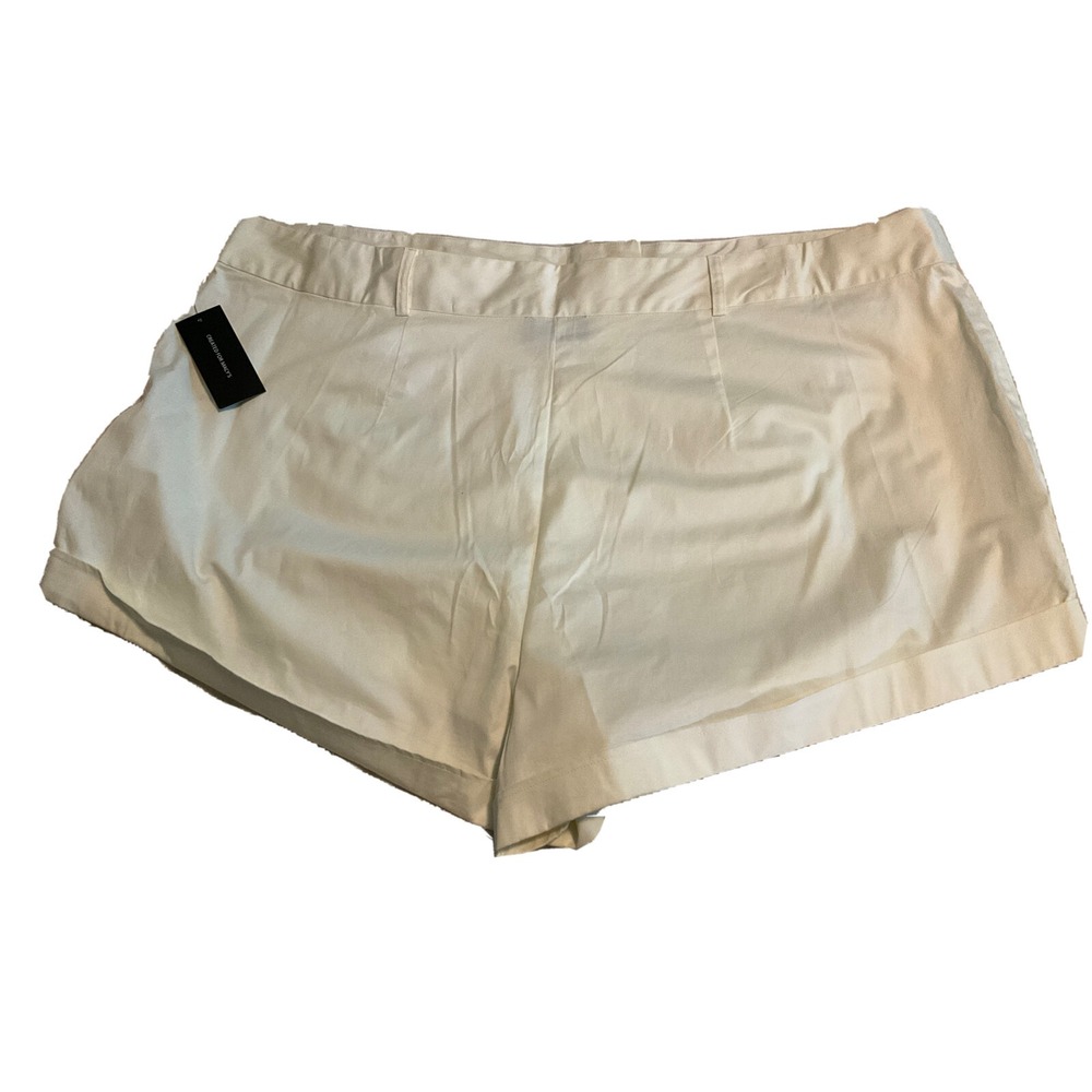 Danielle Bernstein Womens 24W White Cuffed Stretch Shorts NWT Plus